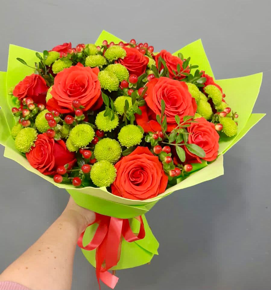 Букет цветов из: Хризантемы и Розы в Приводино