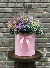 Цветочная композиция из Гипсофила и Розы в шляпной коробке в Приводино