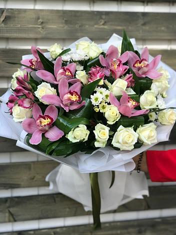 Букет цветов из: Розы и Хризантемы в Приводино
