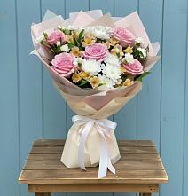 Букет цветов из:  Гвоздики, Орхидеи и Розы в Приводино