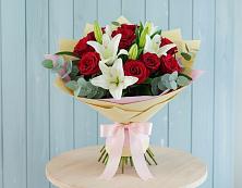 Букет цветов из:  Лилии и Розы в Приводино