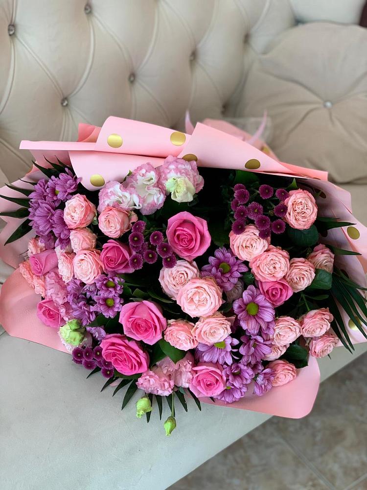 Букет цветов из: Хризантемы, Розы и Лизиантусы в Приводино