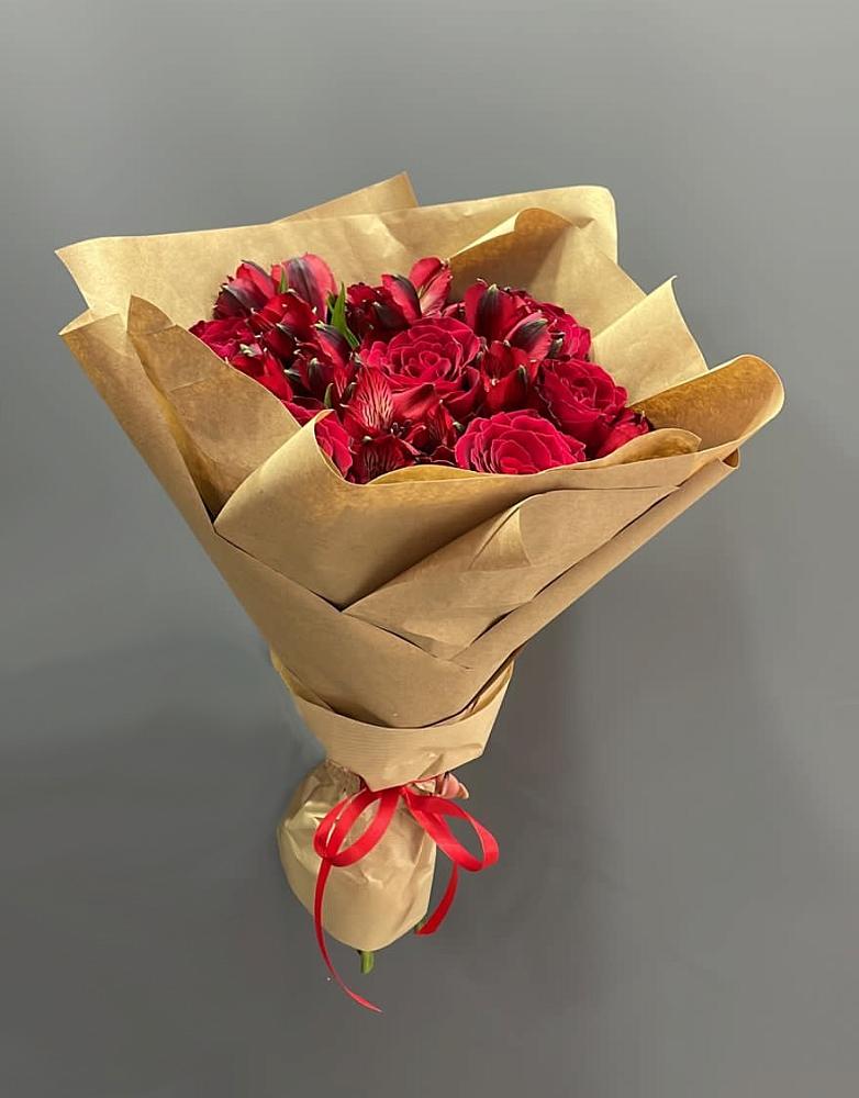 Букет цветов из: Альстромерии и Розы в Приводино