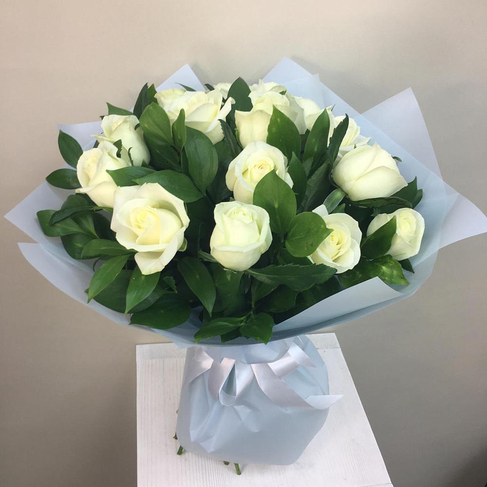 Букет 15 Белых роз Проуд в Приводино