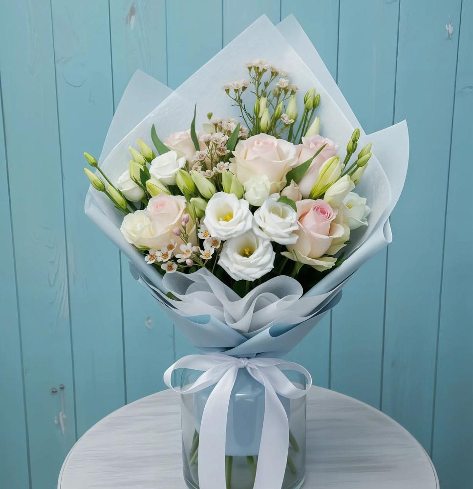 Букет цветов из: Розы и Лизиантусы в Приводино