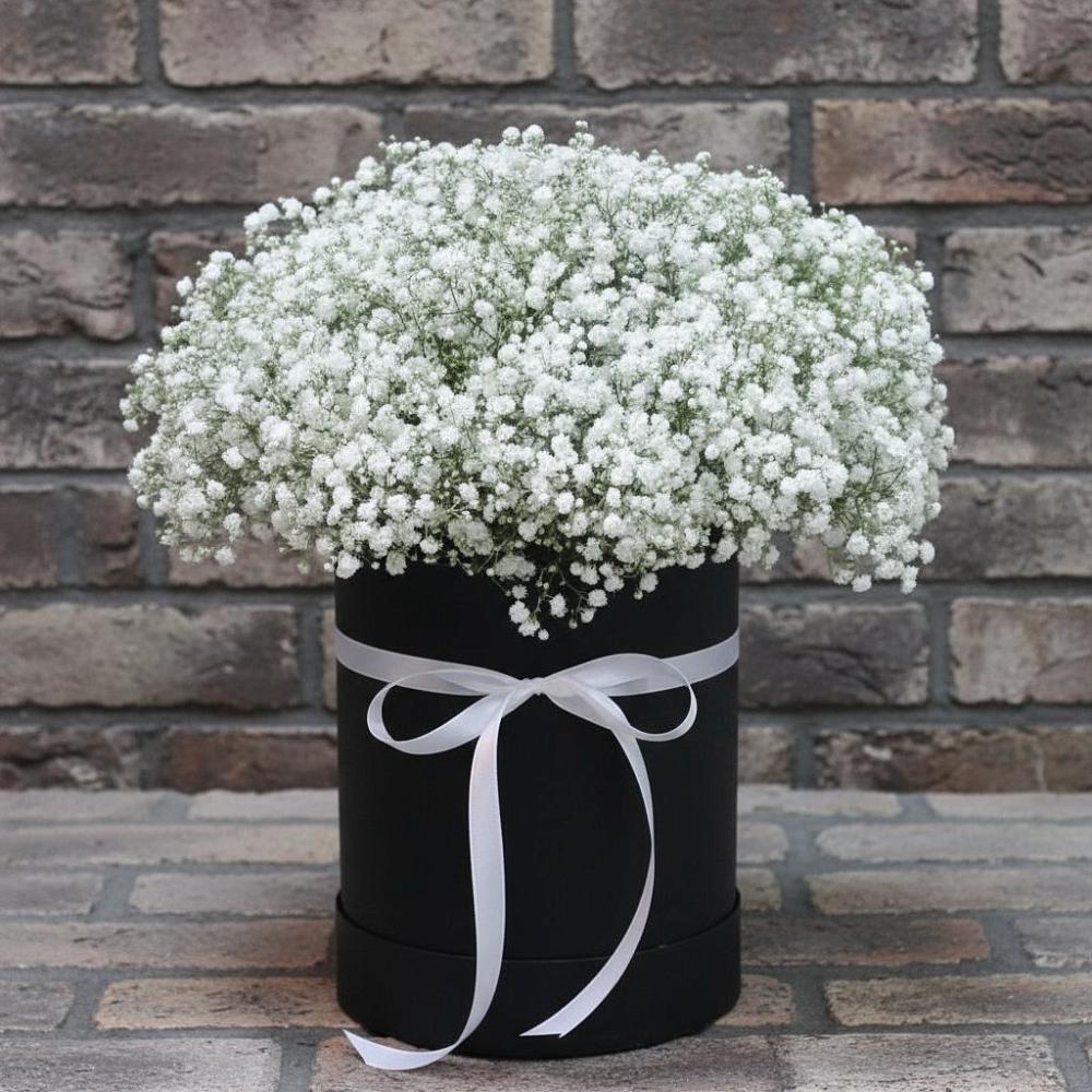 Цветочная композиция из Гипсофила в шляпной коробке в Приводино