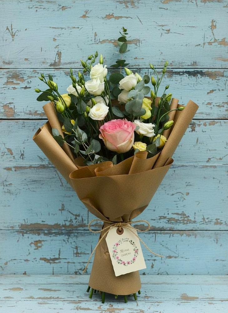 Букет цветов из: Розы и Лизиантусы в Приводино