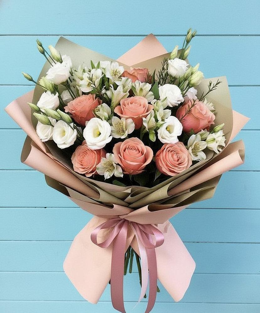 Букет цветов из: Розы, Альстромерии и Лизиантусы в Приводино