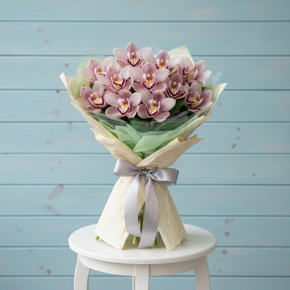 Букет цветов из: Орхидеи и Розы в Приводино