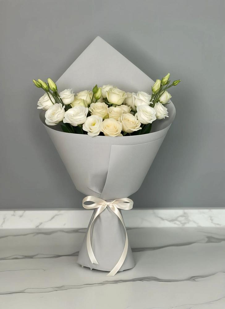 Букет цветов из: Розы и Лизиантусы в Приводино