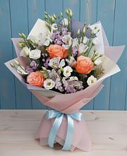 Букет цветов из:  Лизиантусы, Розы, Альстромерии и Гипсофила в Приводино