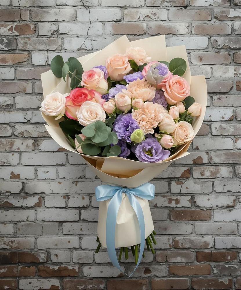 Букет цветов из: Розы, Лизиантусы и Гвоздики в Приводино