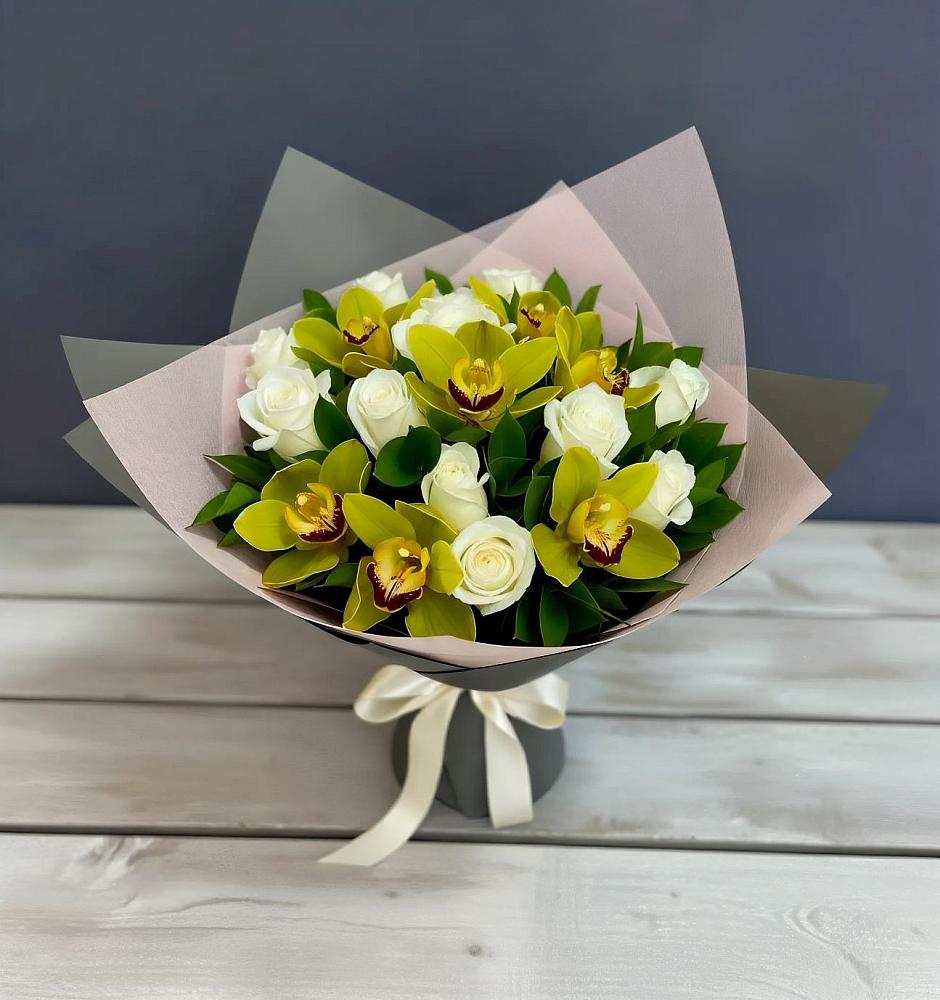 Букет цветов из: Орхидеи и Розы в Приводино