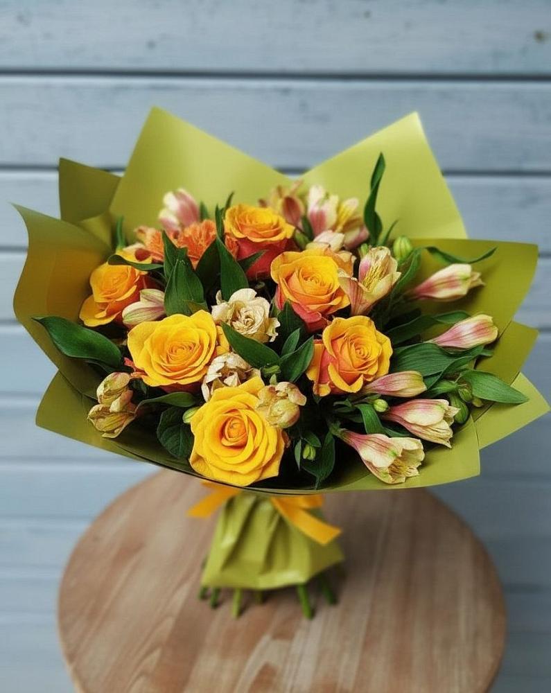 Букет цветов из: Альстромерии и Розы в Приводино
