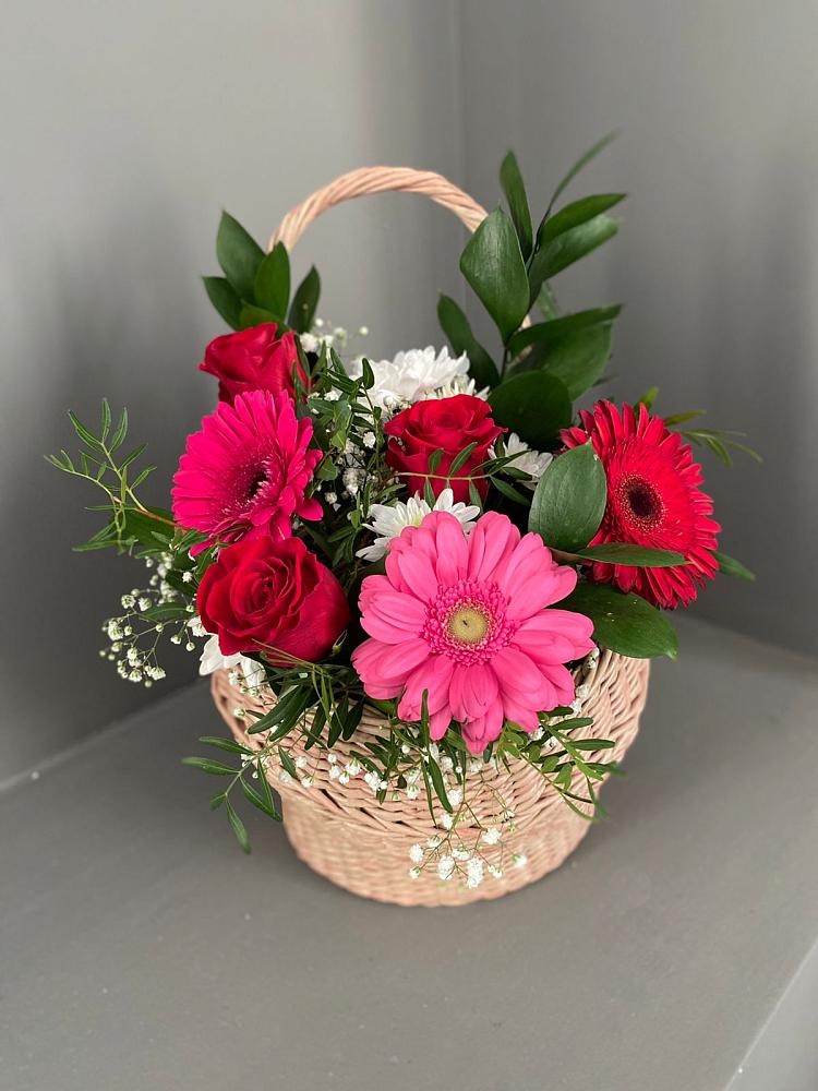 Цветочная композиция из Розы, Хризантемы и Герберы в корзине в Приводино