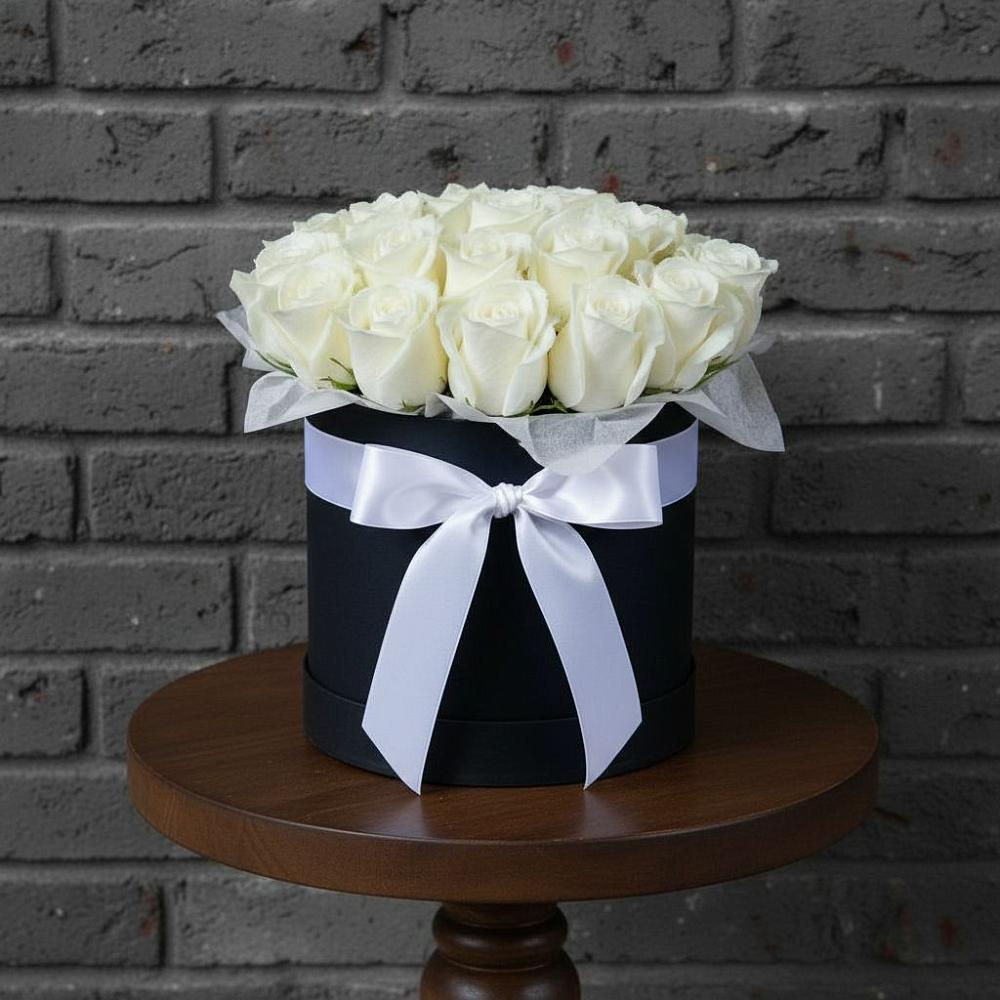 Цветочная композиция из Розы в шляпной коробке в Приводино