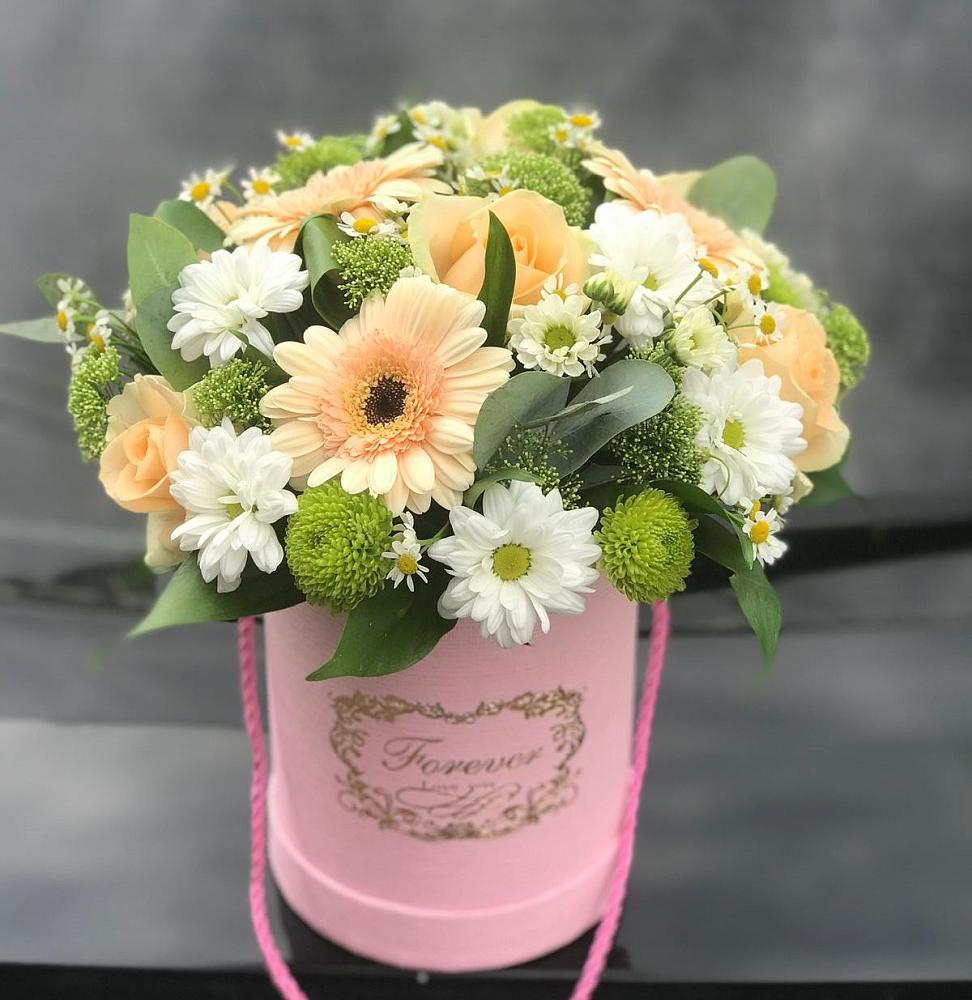 Цветочная композиция из Розы, Герберы и Хризантемы в шляпной коробке в Приводино