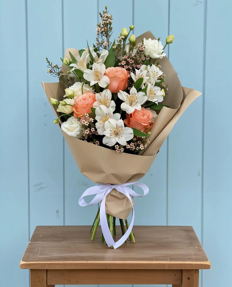 Букет цветов из: Альстромерии, Лизиантусы, Розы и Хризантемы в Приводино
