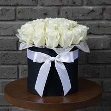 Цветочная композиция из Розы в шляпной коробке в Приводино