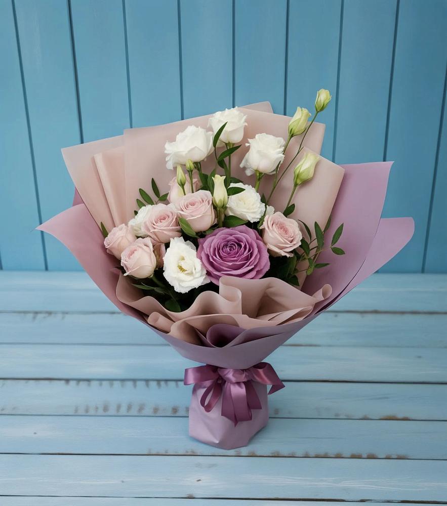 Букет цветов из: Розы и Лизиантусы в Приводино