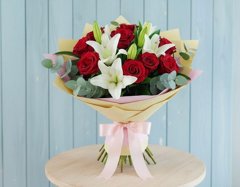 Букет цветов из: Лилии и Розы в Приводино